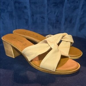 Mila Paoli Leather Cream Block Heel Sandals EU39 US7.5-8 NWT